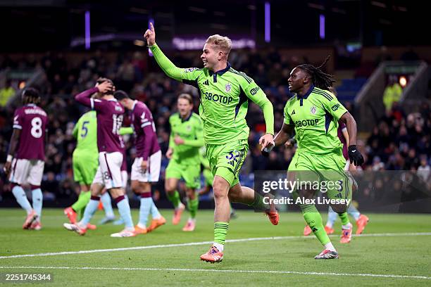 Emile Smith Rowe of Fulham celebrates scoring his team's first goal during the Premier League match between Burnley and Fulham at Turf Moor on...
