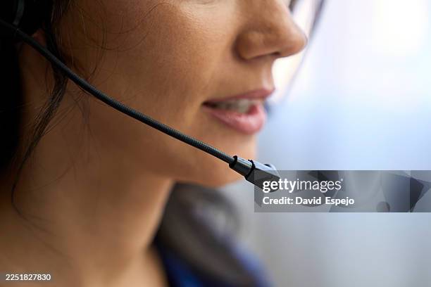 call center agent talking using headset - headset stock pictures, royalty-free photos & images