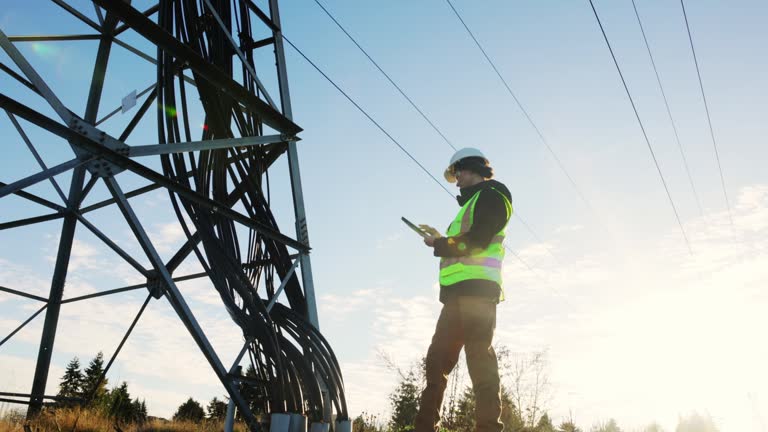 https://media.gettyimages.com/id/2252099391/video/utility-power-line-workers-examining-electrical-pylons.jpg?b=1&s=640x640&k=20&c=8oNFbFhB7hyBZm26fP21vgwKnbUJGuZTcrEmjTfVjsA=