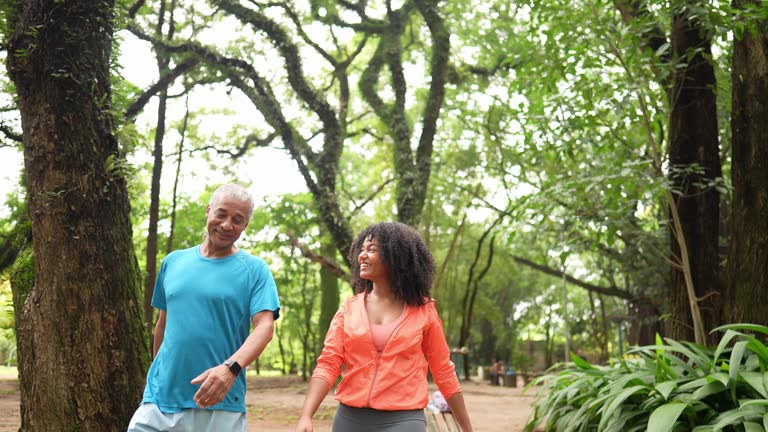 https://media.gettyimages.com/id/2252206977/video/father-and-daughter-talking-and-walking-together-in-a-public-park.jpg?b=1&s=640x640&k=20&c=IfH_hcbO4I-B6JjbSe8DhgfeifzZxXIJH0c3ZNYuKGA=