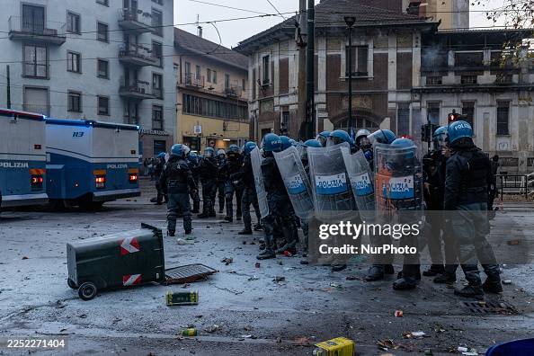 Turin Riots In Turin, Italy, on December 20 approximately a thousand... News Photo ...