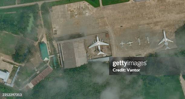 Pyongyang Sunan 150 Sunan Pyongyang International Airport Stock Photos, High-Res ...