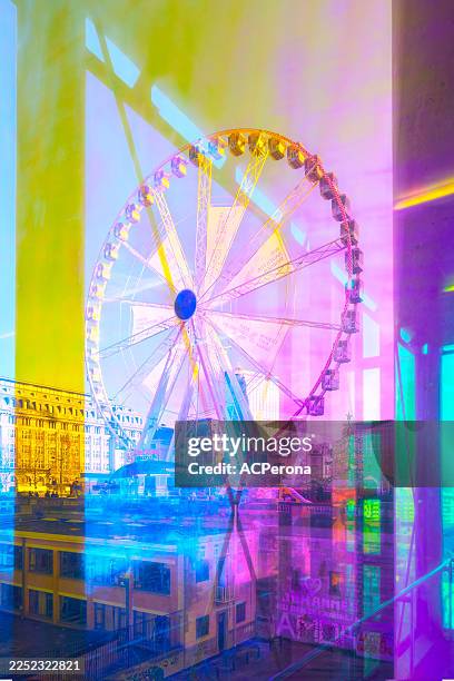 colorful ferris wheel with urban backdrop in brussels - moeda belga - fotografias e filmes do acervo