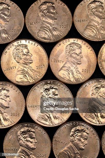 full frame of copper coins in us currency - 1 cent 2025 - canadian money stock pictures, royalty-free photos & images