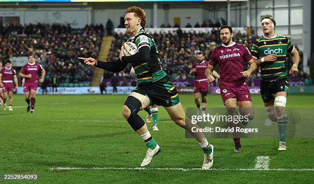 George Hendy of Northampton Saints breaks to score their his second and Northampton's fifth try during the Gallagher PREM match between Northampton...