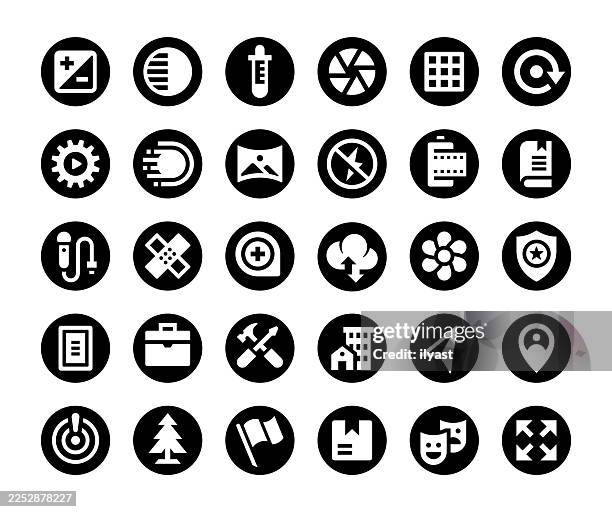 ilustraciones, imágenes clip art, dibujos animados e iconos de stock de conjunto mínimo de iconos vectoriales para edición de vídeo - equipo de montaje