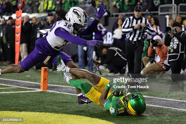 Jeremiah McClellan of the Oregon Ducks catches a pass for a touchdown while defended by DJ Barksdale of the James Madison Dukes during the 2025...