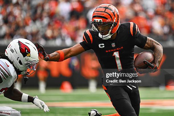 Ja'Marr Chase of the Cincinnati Bengals runs with the ball during the first quarter against the Arizona Cardinals at Paycor Stadium on December 28,...