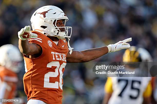 Ty'Anthony Smith of the Texas Longhorns reacts after a play during the 2025 Cheez-It Citrus Bowl between the Texas Longhorns and Michigan Wolverines...