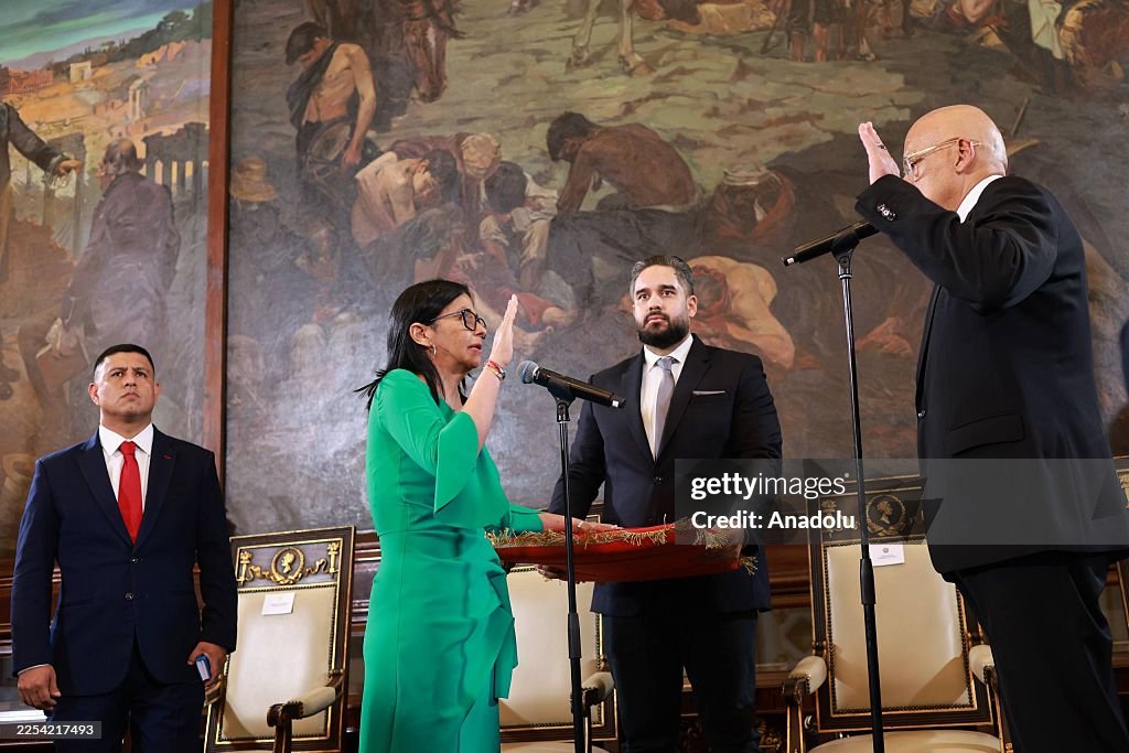 Venezuelaâs vice president takes oath as interim president