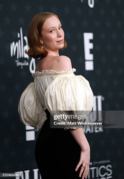 Hannah Einbinder attends the 31st Annual Critics Choice Awards at Barker Hangar on January 04, 2026 in Santa Monica, California.
