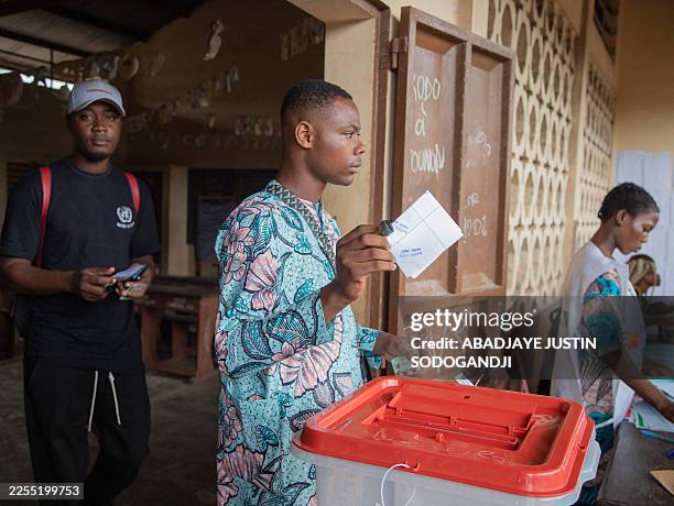 This morning after the rain residents of Godomey Plateau and the surrounding areas exercised their civic duty by voting at the YLOMAHOUTO Primary...