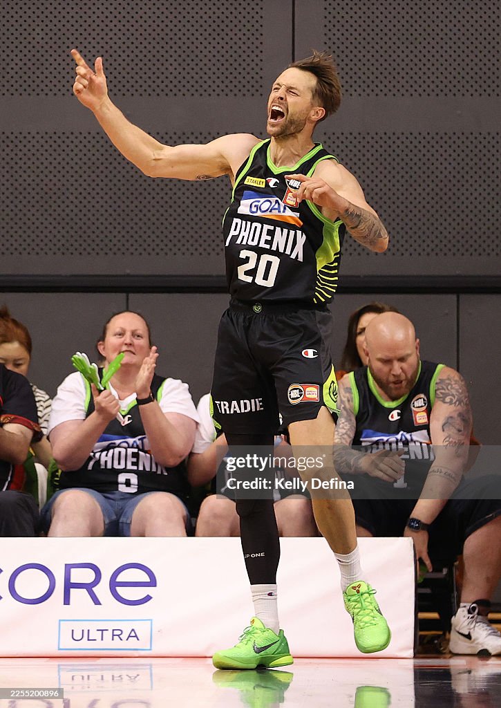 NBL Rd 16 - South East Melbourne Phoenix v Illawarra Hawks
