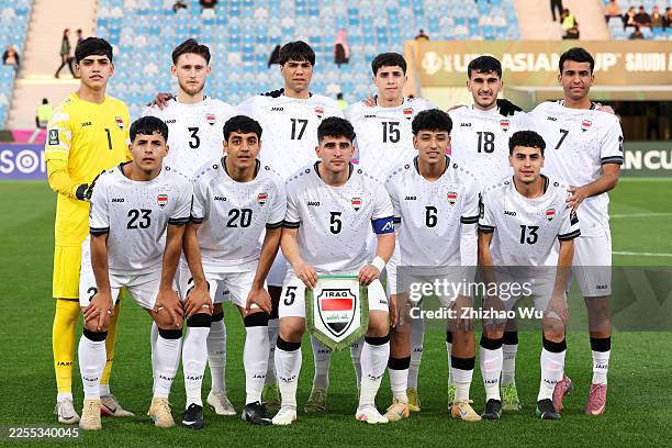 Players of Iraq line up for team photo during the AFC U23 Asian Cup Group D match between Iraq and China at Prince Faisal Bin Fahd Stadium on January...