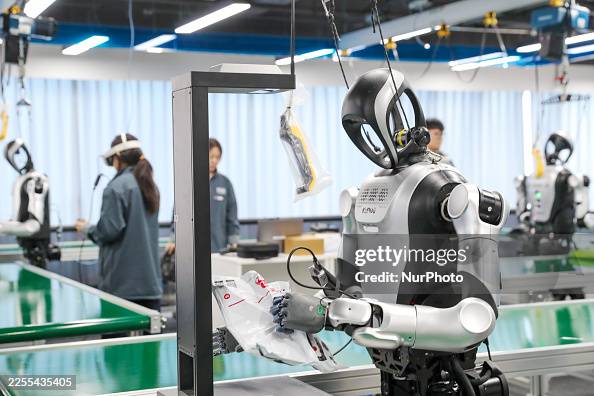 Sort Robot Humanoids A humanoid robot learns to sort and deliver packages at the Humanoid ...