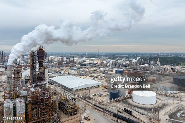 Trump Pressures Oil Companies To Invest In Venezuelan Infrastructure Trump Pressures Oil Companies To Invest In Venezuelan Infrastructure