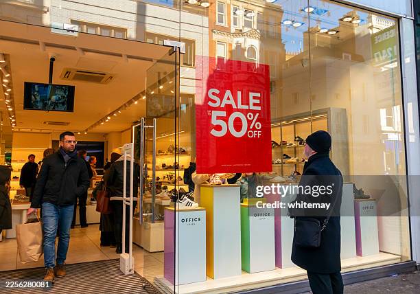 vitrinas en oxford street, londres - reducción fotografías e imágenes de stock