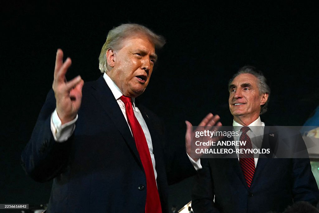 US-POLITICS-AMFOOT-TRUMP