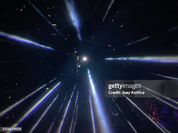 laser lights - vakuumkammer stock-fotos und bilder