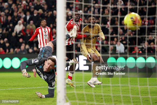 Dean Henderson of Crystal Palace looks on as he fails to make a save as Brian Brobbey of Sunderland scores his team's second goal during the Premier...