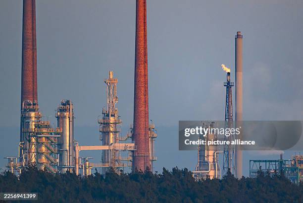 Pck Raffierie Various crude oil processing facilities on the premises of... News ...