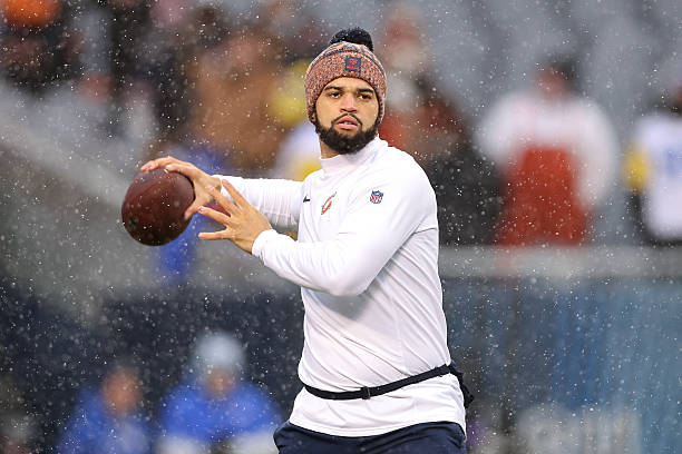 Caleb Williams of the Chicago Bears warms up before the game against the Los Angeles Rams in the NFC Divisional Playoffs at Soldier Field on January...