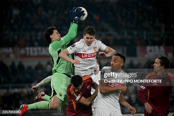 TOPSHOT-FBL-EUR-C3-ROMA-STUTTGART TOPSHOT-FBL-EUR-C3-ROMA-STUTTGART