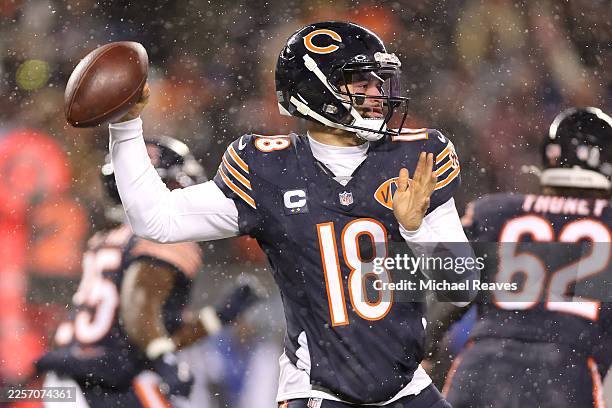 Caleb Williams of the Chicago Bears throws a pass against the Los Angeles Rams during the first quarter in the NFC Divisional Playoffs at Soldier...