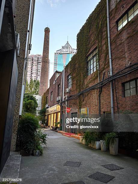 m50 creative district, shanghai, china - m50 shanghai stock pictures, royalty-free photos & images