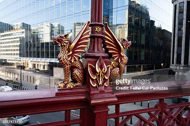 dragon figures on holborn viaduct road bridge - holborn stock pictures, royalty-free photos & images