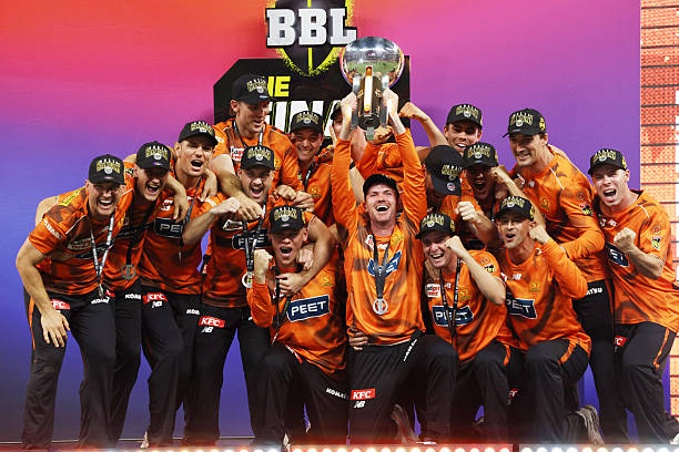 Perth Scorchers players celebrate their win after the Big Bash League T20 cricket final between Perth Scorchers and Sydney Sixers at the Optus...