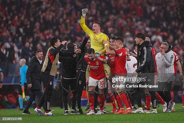 Anatoliy Trubin, goalkeeper of SL Benfica, celebrates with teammates after scoring his team's fourth goal during the UEFA Champions League 2025/26...