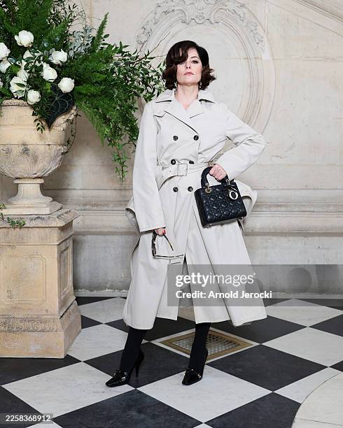 Parker Posey attends the Christian Dior Haute Couture Week Spring/Summer 2026 show as part of Paris Fashion Week on January 26, 2026 in Paris, France.