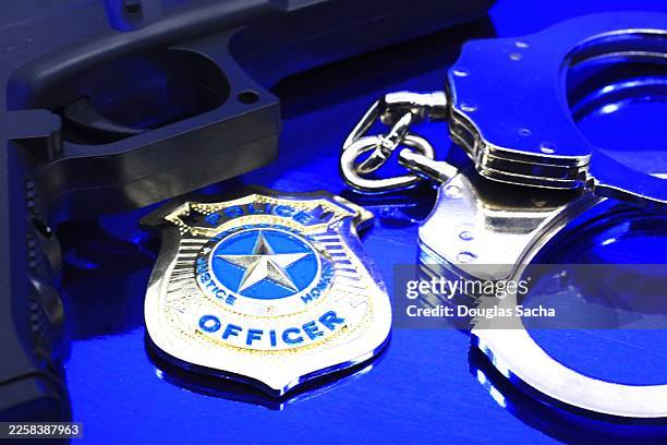 crime statistics concept - responsabilidad policial fotografías e imágenes de stock