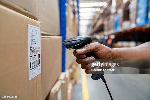 warehouse worker scanning a package using a bar code reader - hand scanner stock pictures, royalty-free photos & images