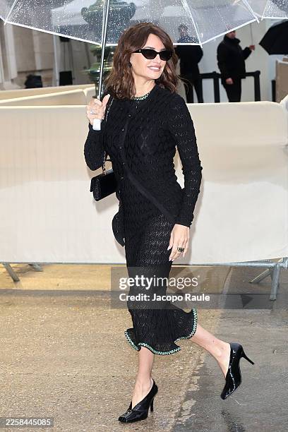 Penelope Cruz attends Chanel Haute Couture Week Spring/Summer 2026 show as part of Paris Fashion Week on January 27, 2026 in Paris, France.
