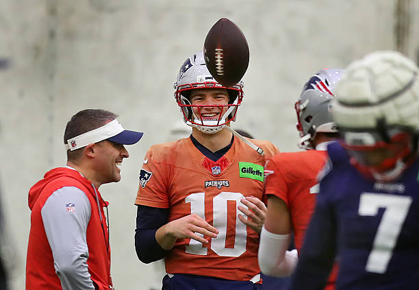 Foxborough, MA New England Patriots quarterback Drake Maye chats with offensive coordinator Josh McDaniels at practice on January 29, 2026.