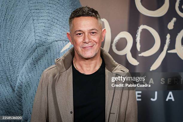 Alejandro Sanz attends the "Cuando nadie me ve" photocall at Museo Reina Sofía on January 27, 2026 in Madrid, Spain.