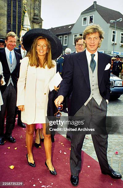 Ernst August Prinz von Hannover mit Ehefrau Chantal, circa 1994. .
