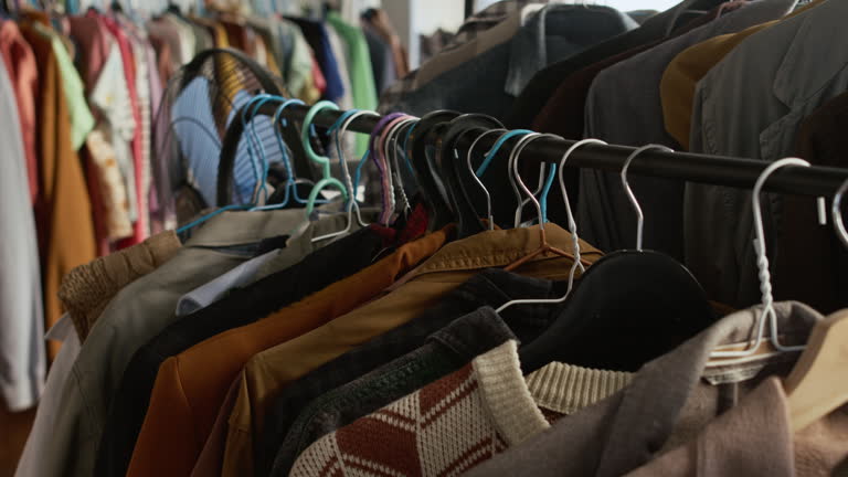 https://media.gettyimages.com/id/2258795591/video/racks-full-of-assorted-menswear-and-ladieswear-in-second-hand-outlet.jpg?b=1&s=640x640&k=20&c=hqWYF6m1WvwXKfE9uOg9l2el6Nn2uYRPchM5LADF7Ic=