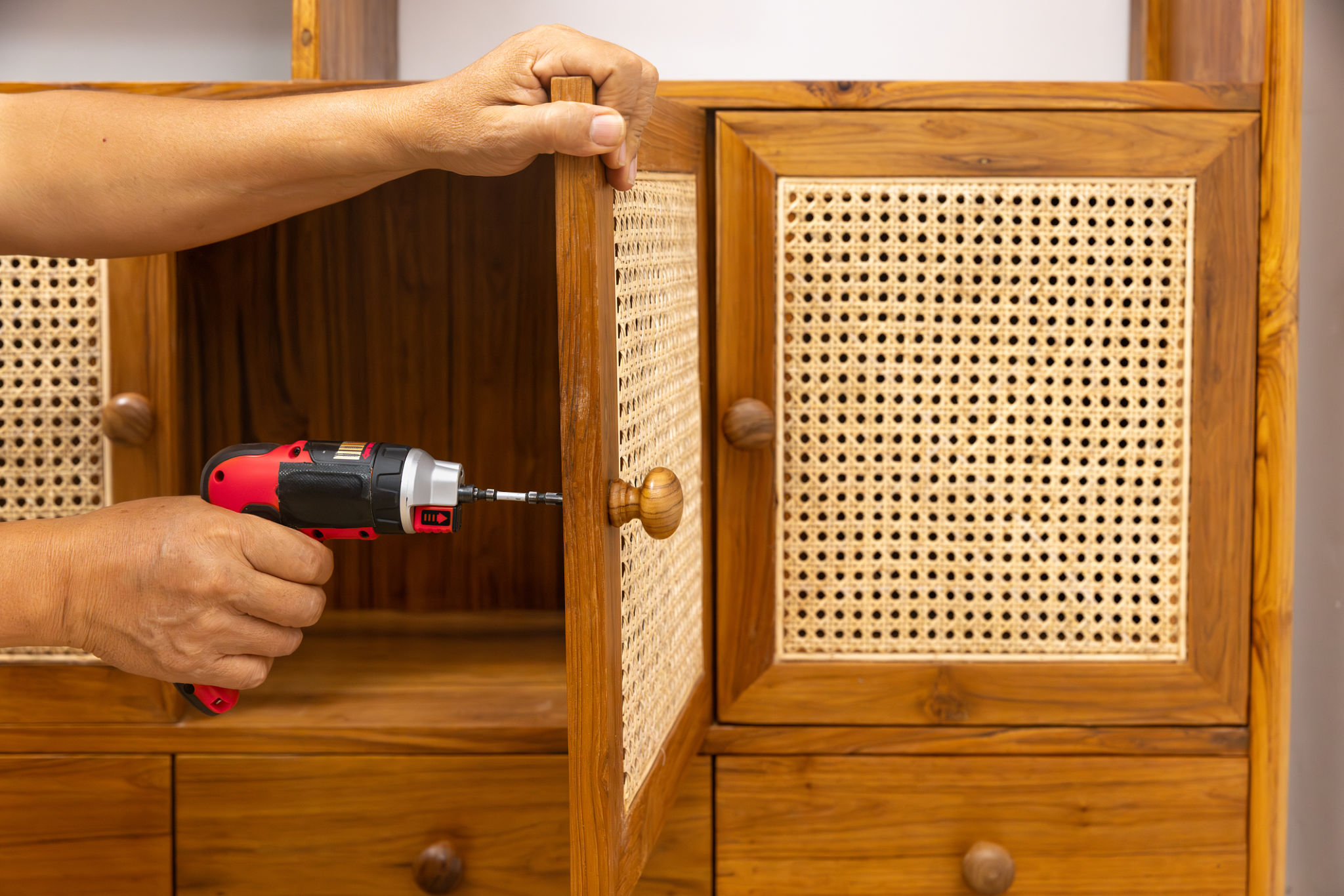 fixing cabinet handles