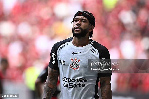 Memphis Depay of Corinthians celebrates the goal of Gabriel Paulista during a 2026 Brazilian Super Cup match between Flamengo and Corinthians at...
