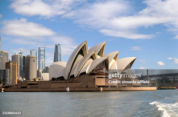 sydney opera house in the afternoon sun - ópera fotografías e imágenes de stock