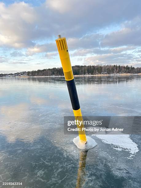 yellow and black spar buoy - buoy stock pictures, royalty-free photos & images