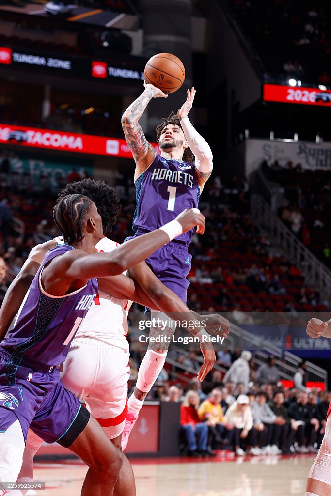 Hornets Rockets 2002 LaMelo Ball of the Charlotte Hornets shoots the ball during the game ...