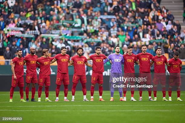 Players of Valencia CF stand for a silence minute during the LaLiga EA Sports match between Real Betis Balompie and Valencia CF at Estadio La Cartuja...