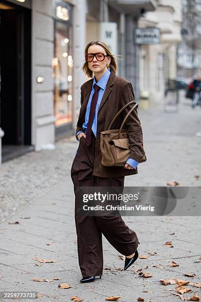 Tina Haase wears suede brown blazer My essential wardrobe, Savile Row blue shirt and tie, Frankieshop brown suit pants, Potamy pointed high heels,...