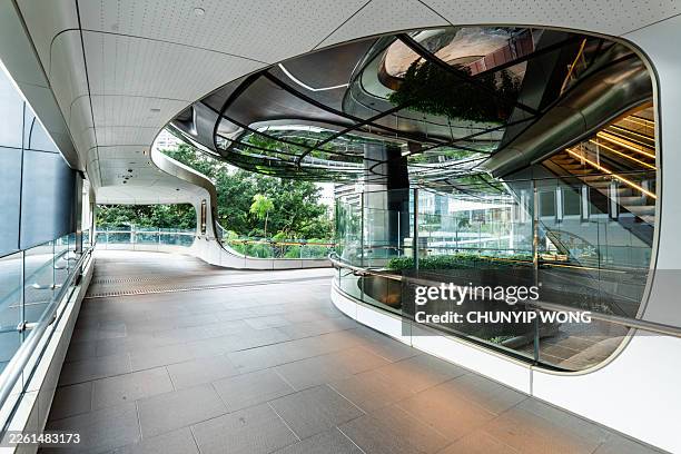 hong kong central district contemporary urban walkway architecture - elevated walkway stock pictures, royalty-free photos & images