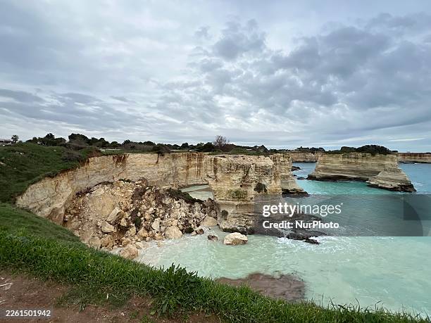 One of the symbols of Salento is no more. The Sant'Andrea Faraglioni arch collapses into the sea after the recent storm in Salento, Italy, on...