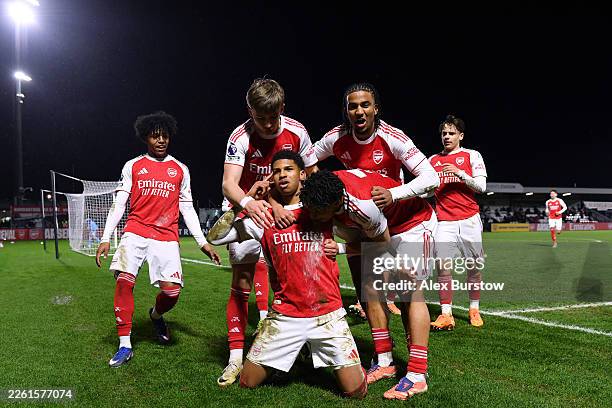 Andre Harriman-Annous of Arsenal celebrates with teammates Louis Zecevic-John, Evan Mooney, Jaden Dixon and Marcell Washington after scoring his...